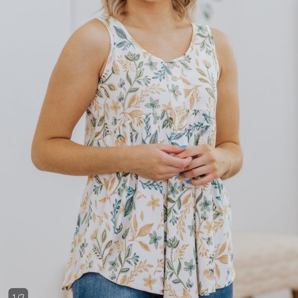 NWT Small boutique top.